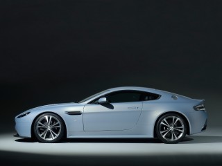 Vitres teintées Aston Martin V12